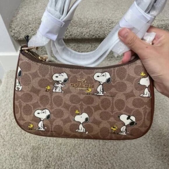 Coach X Peanuts Teri Shoulder Bag In Signature Canvas With Snoopy Print - Picture 6 of 6